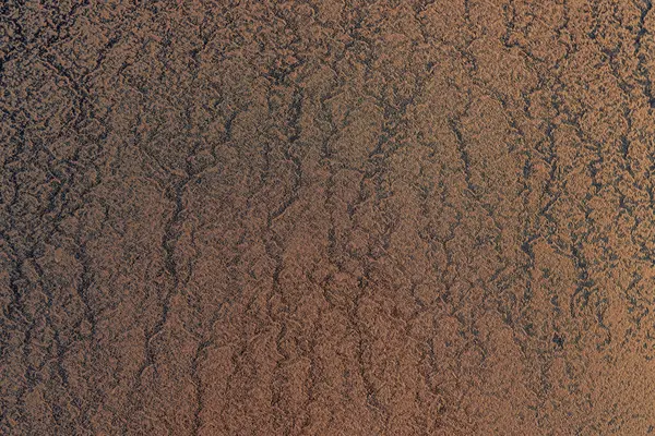 Metal yüzeyde ince kum tabakası