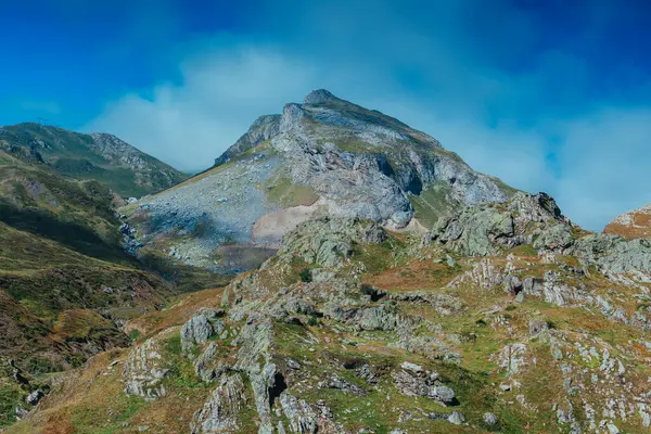 夏のピレネー山脈の美しい風景 ロイヤリティフリーのストック写真