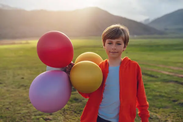 Happy Boy Balloons Mountains Sunset — Stock Photo, Image