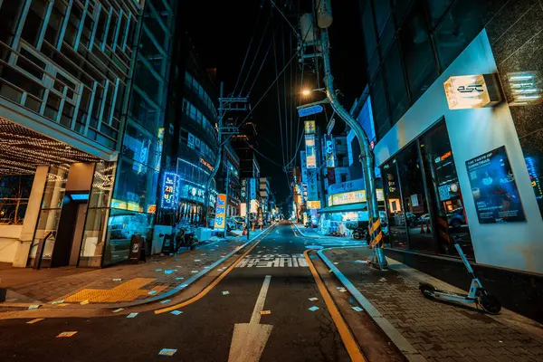 Сеул Южная Корея Февраля 2024 Года Сеульская Улица Неоновыми Огнями Лицензионные Стоковые Фото