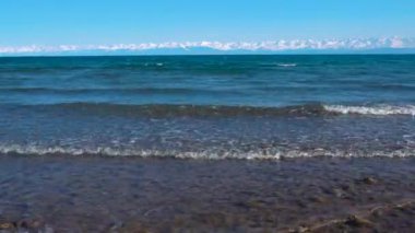 Issyk-Kul Gölü yaz manzarası, Kırgızistan