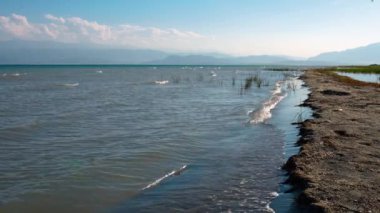 Issyk-Kul Gölü yaz manzarası, Kırgızistan