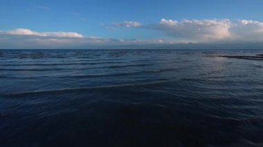 Issyk-Kul Gölü Sahil manzarası, Kırgızistan