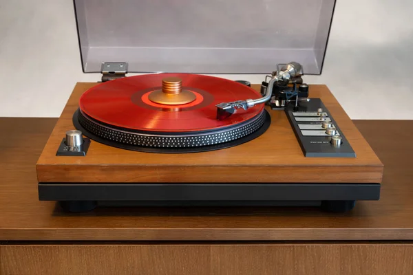 Vintage Stereo Turntable Vinyl Record Player Open Plastic Lid Wooden — Φωτογραφία Αρχείου