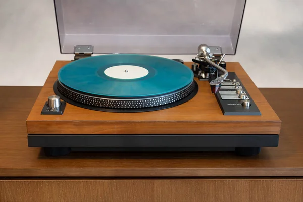 Vintage Stereo Turntable Vinyl Record Player Open Plastic Lid Wooden — Stock Photo, Image