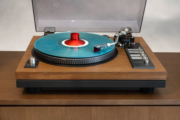 Vintage Stereo Turntable Vinyl Record Player Com Tampa Plástico Aberta — Fotografia de Stock