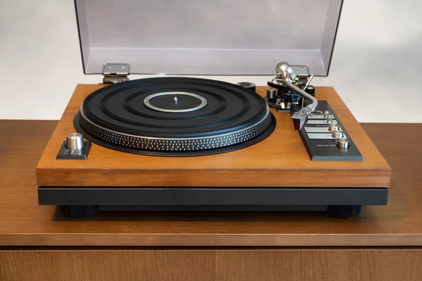 Vintage Stereo Turntable Vinyl Record Player Open Plastic Lid Wooden Стоковое Изображение