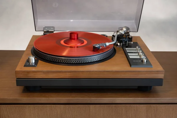 Vintage Stereo Vändbar Vinyl Record Player Med Öppen Plast Lock Stockfoto