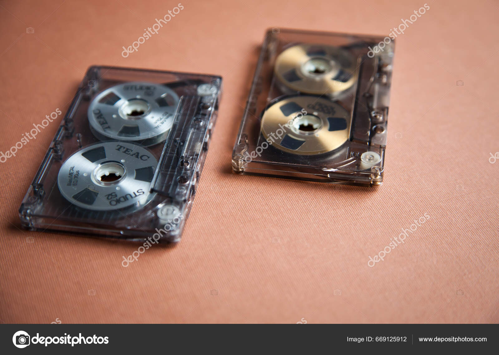 Cassette Analogique Compacte Vintage Teac Studio Avec Bande Type Métallique  — Photo éditoriale © vittore #669125912