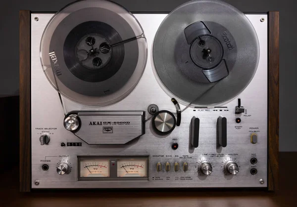 Akai Vintage Stereo Analog Makarnası Ses Kaydı Görünümü Stok Resim