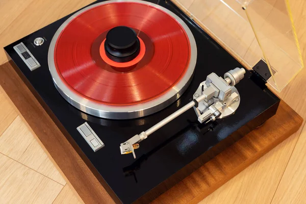 Vintage Stereo Turntable Record Player Colored Disk Weight Clamp — Stock Photo, Image