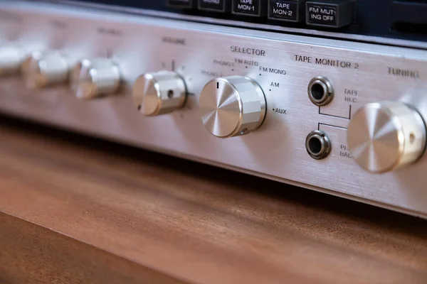 Amplificador Receptor Sintonizador Estéreo Vintage Controles Del Panel Frontal Vista Imágenes de stock libres de derechos
