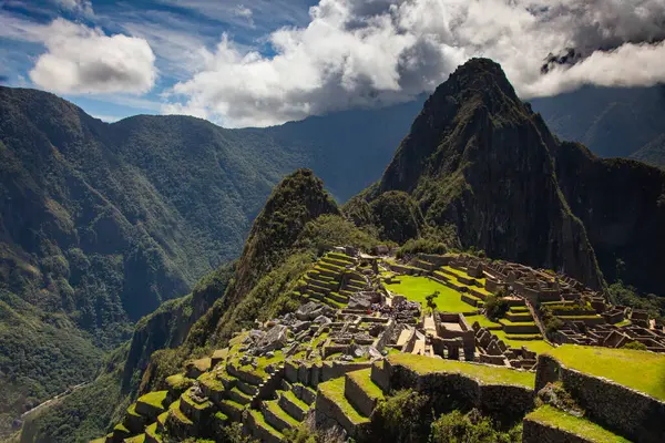 Machu Picchu, İnka İmparatorluğu 'nun Kayıp Başkenti And' lardaki Antik Harabeler, Huayna Picchu Dağı Tepesi, Unesco Dünya Mirası Bölgesi, Peru, Güney Amerika