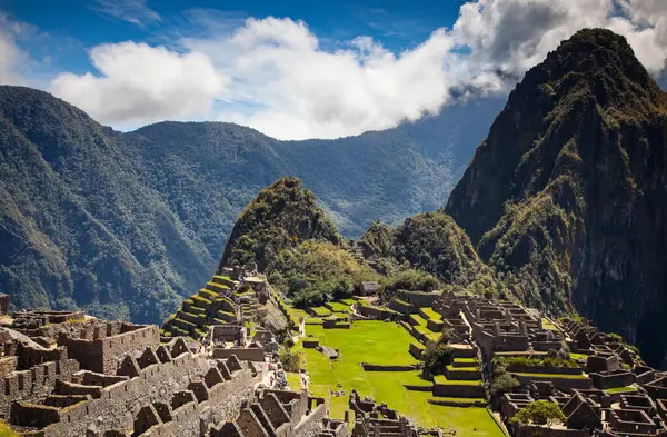 Machu Picchu, İnka İmparatorluğu 'nun Kayıp Başkenti And' lardaki Antik Harabeler, Huayna Picchu Dağı Tepesi, Unesco Dünya Mirası Bölgesi, Peru, Güney Amerika