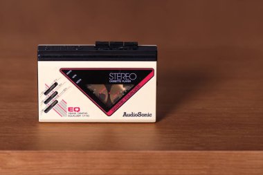 Ontario, Kanada - SEPTEMBER 22, 2019: Metin için Boşluğu olan antika Compact Kaset Oynatıcı