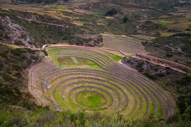 And Dağları Kutsal Vadisi, Moray, Cusco Bölgesi, Peru, Güney Amerika 'daki Daire Teraslı Eski İnka Tarım Mirası Bölgesi