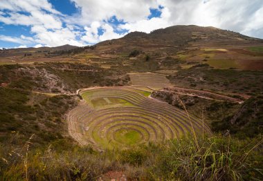 And Dağları Kutsal Vadisi, Moray, Cusco Bölgesi, Peru, Güney Amerika 'daki Daire Teraslı Eski İnka Tarım Mirası Bölgesi