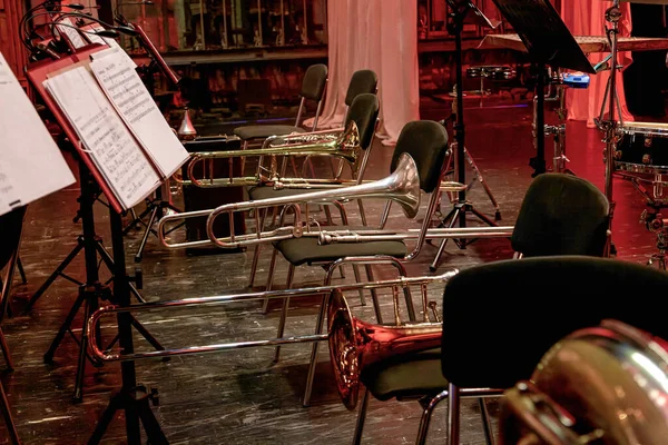 Una Imagen Tres Trombones Una Orquesta Sinfónica Durante Intermedio Encuentra —  Fotos de Stock