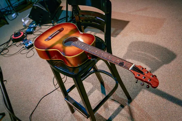 Image Musical Instrument Acoustic Guitar Lies Chair — Stok fotoğraf
