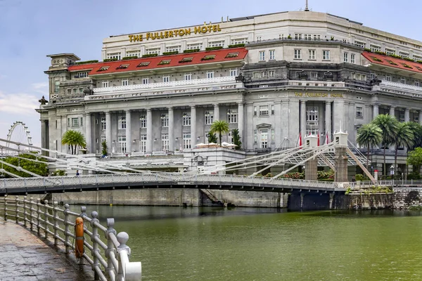 Kaakkois Aasia Singapore Marraskuu 2022 Cavenagh Silta Fullerton Hotellin Vieressä — kuvapankkivalokuva