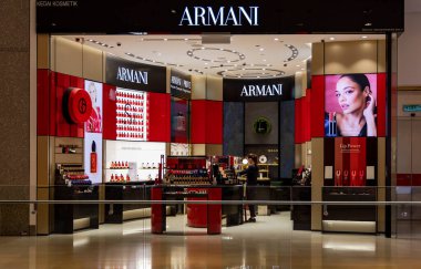 MALAYSIA, KUALA LUMPUR, NOVEMBER, 2022: Pavilion alışveriş merkezindeki Armani marka mağazasının dış görüntüsü, Kuala Lumpur. Malezya