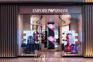 MALAYSIA, KUALA LUMPUR, NOVEMBER, 2022: Pavilion alışveriş merkezindeki Armani marka mağazasının dış görüntüsü, Kuala Lumpur. Malezya