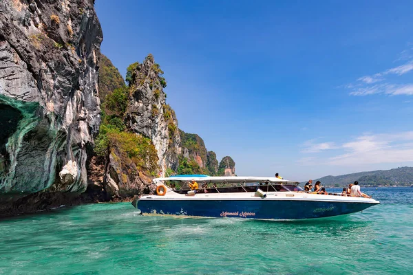 Таиланд Февраль 2023 Лодка Входа Лагуну Острове Хонг Является Знаменитой — стоковое фото