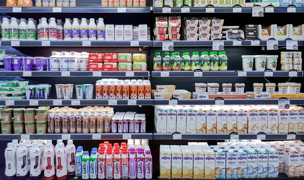 Letonia Riga Marzo 2023 Productos Lácteos Biológicos Deliciosos Saludables Estante —  Fotos de Stock