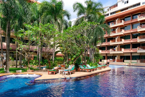Thailand Phuket February 2023 Swimming Pool Beautiful Garden Tall Palm — Foto de Stock