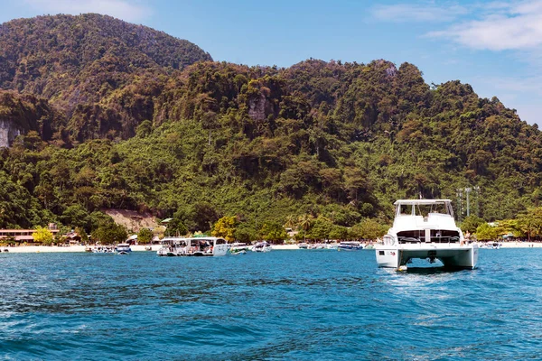 Таїланд February 2023 Човни Катамарани Біля Входу Лагуну Тропічному Кох — стокове фото