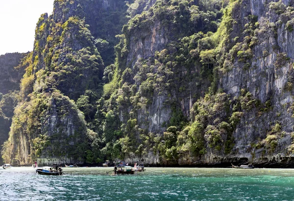 Tailandia Febrero 2023 Nave Con Turistas Cerca Del Famoso Lugar — Foto de Stock