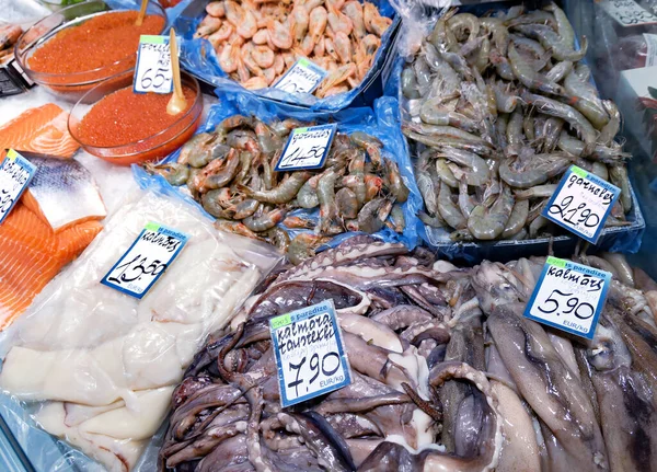 Surtido Pescados Mariscos Frescos Mar Crudo Mercado Que Encuentra Hielo — Foto de Stock