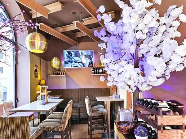 Latvia Riga Março 2023 Interior Acolhedor Café Com Design Floral — Fotografia de Stock