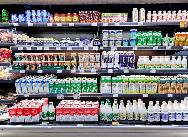 Letonia Riga Abril 2023 Productos Lácteos Biológicos Deliciosos Saludables Estante —  Fotos de Stock