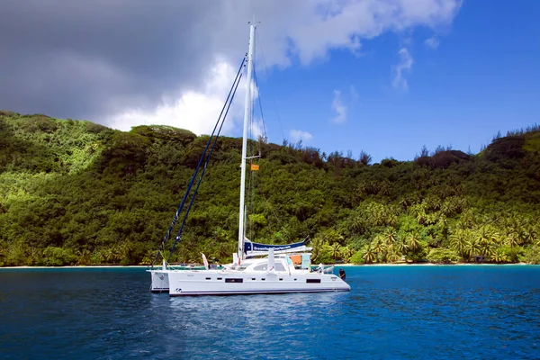 French Polynesia December Ember 2017 Lonely Catamaran Beautiful Turquoise Lagoon — 图库照片