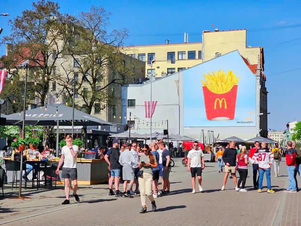 stock image LATVIA, RIGA, MAY, 2023: Tourists and fans  of the Ice Hockey World Championship 2023 on Livu square of the Riga Old Town, Latvia. Riga city historical centre is a UNESCO World Heritage Site