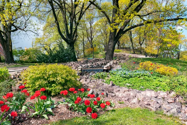 Beautiful Park Small Stream Bastion Hill Early Spring Day Located — Stock Photo, Image