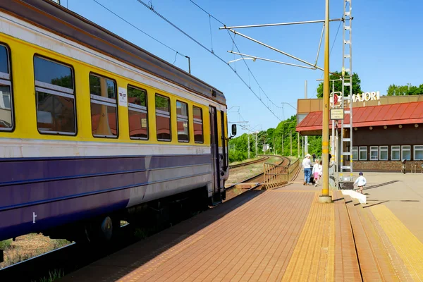 Latvia Jurmala June 2023 Blue Yellow Suburban Train Arrived Majori — Stock Photo, Image