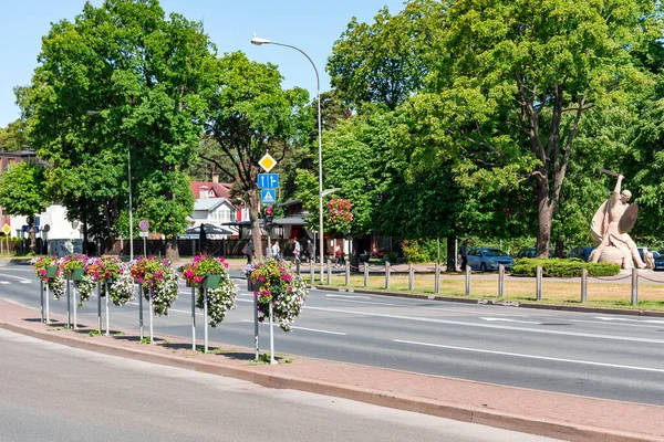 Latvia Jurmala Június 2023 Közép Jurmala Autópálya Díszített Virágok Áthaladó — Stock Fotó
