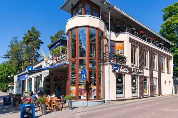 Latvia Jurmala Junho 2023 Café Com Varanda Aberta Rua Jomas — Fotografia de Stock