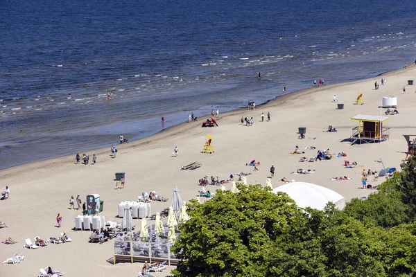 Латвия Юрмала Июнь 2023 Люди Наслаждающиеся Отдыхом Пляже Балтийского Моря — стоковое фото