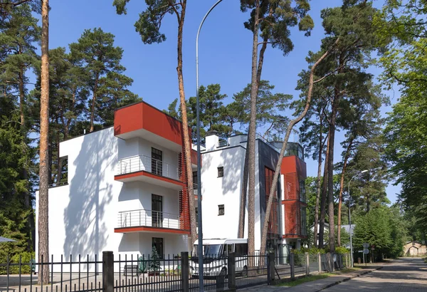 Латвия Юрмала Июня 2023 Новая Современная Архитектура Частной Резиденции Курортном — стоковое фото