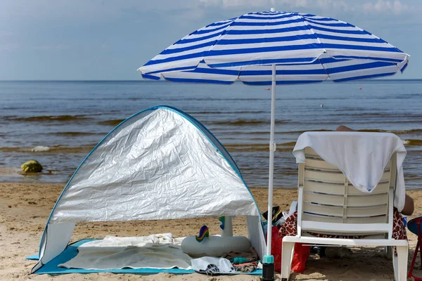 Una Tenda Sole Ombrellone Lettino Sono Elementi Necessari Buon Riposo — Foto Stock