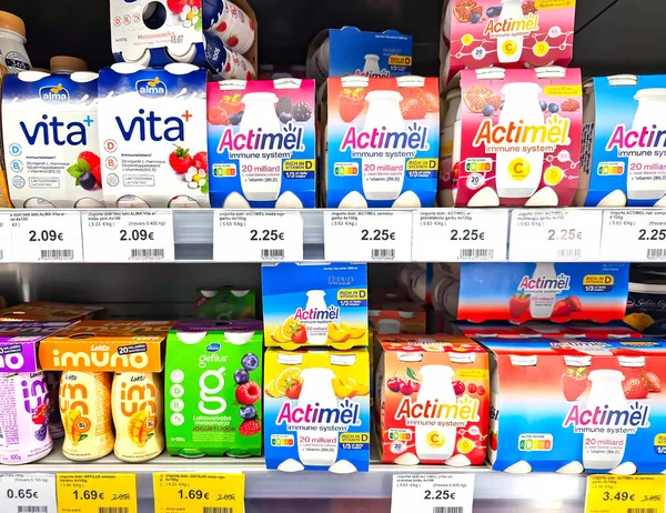Latvia Riga Julho 2023 Produtos Lácteos Bio Deliciosos Saudáveis Prateleira — Fotografia de Stock