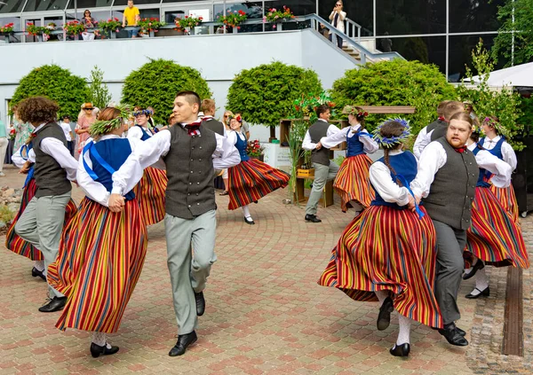 Latvia Jurmala Julho 2023 Conjunto Trajes Nacionais Letões Está Dançando — Fotografia de Stock