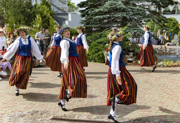 Latvia Jurmala Junho 2023 Conjunto Trajes Nacionais Letões Está Dançando — Fotografia de Stock