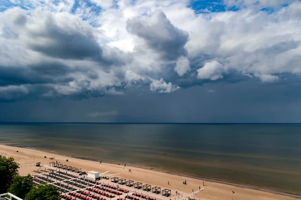 Latvia Jurmala Julho 2023 Pessoas Que Gostam Relaxar Praia Mar — Fotografia de Stock