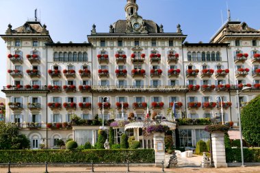 ITALY, PIEDMONT, STRESA, 25 AĞUSTOS, 2023: 5 yıldızlı Grand Hotel Des Iles Borromees in Stresa, Lago Maggiore, İtalya.