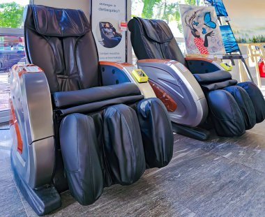 LATVIA, RIGA, 16, EPTEMBER, 2023: 2 otomatik elektrikli ayak masajı koltuğu, Riga. Letonya
