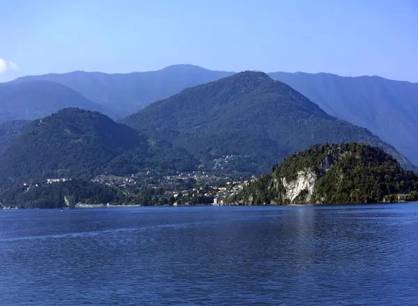 Poranna Panorama Alpejskiego Jeziora Como Tle Alp Położonych Regionie Lombardia — Zdjęcie stockowe